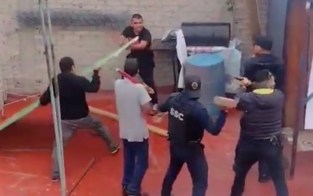 Con palos y ladrillos detienen a asaltante en CDMX