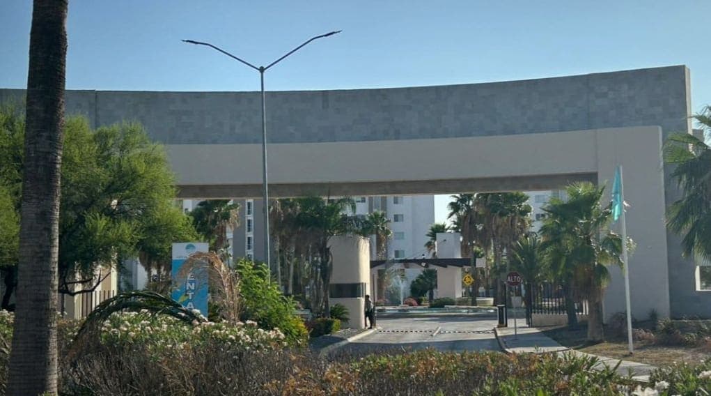 Mueren electrocutados un menor y un adulto en alberca en Nuevo León