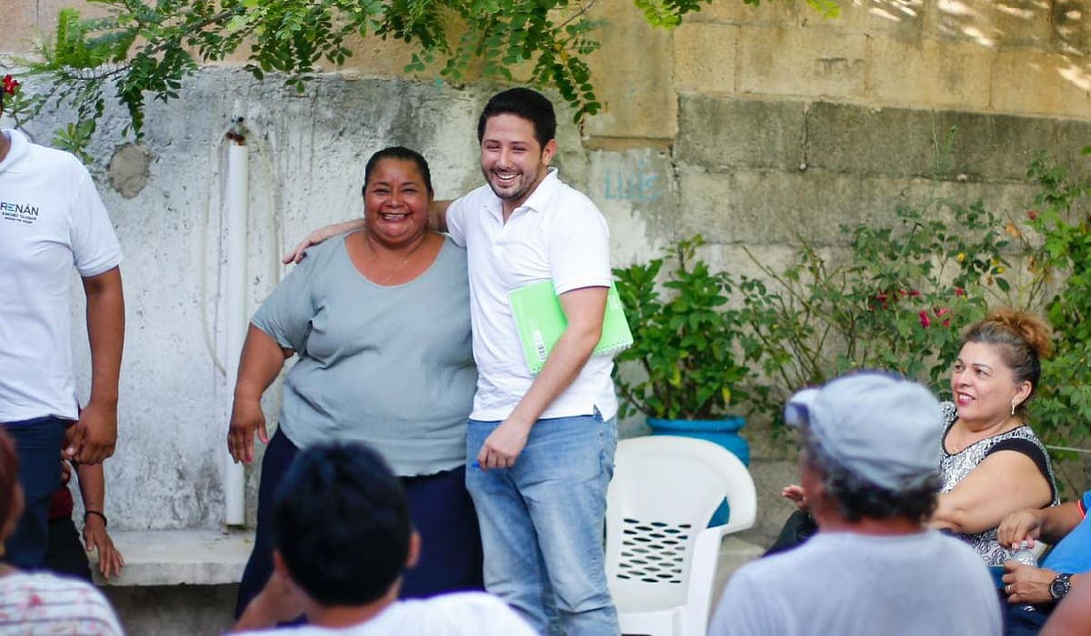 Se reúne Renán Sánchez con cozumeleños de la colonia Emiliano Zapata