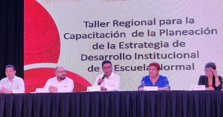 Encabeza la SEQ Reunión de Capacitación Regional para la Planeación e Implementación de la Estrategia de Desarrollo Institucional de la Escuela Normal
