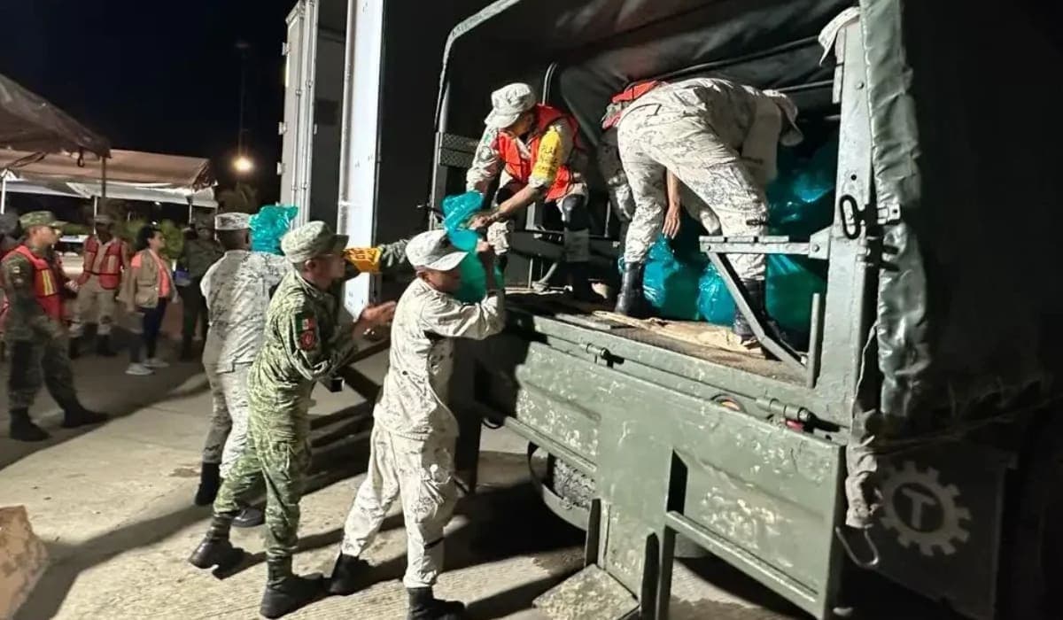Denuncian que Ejército está retirando víveres que llevan civiles a damnificados por Otis en Acapulco