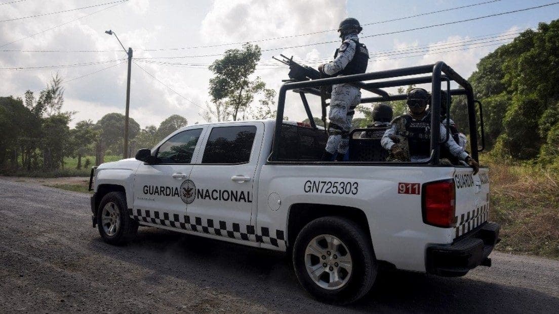 VIDEO: Guardia Nacional huye tras robo de un camión en Cumbres de Maltrata