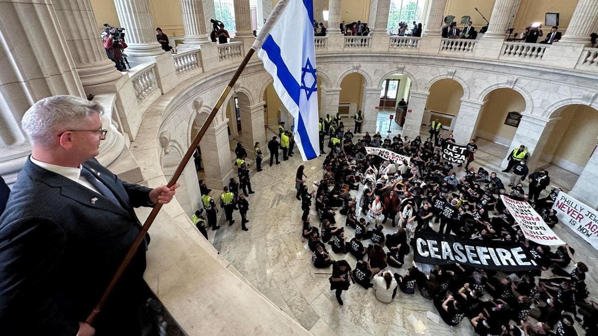 Manifestantes judíos irrumpen en el Capitolio en defensa de Gaza