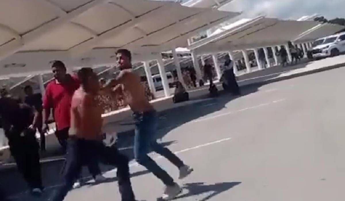 Nuevo pleito de transportistas en aeropuerto de Cancún vuelve a dejar por los suelos la imagen del destino