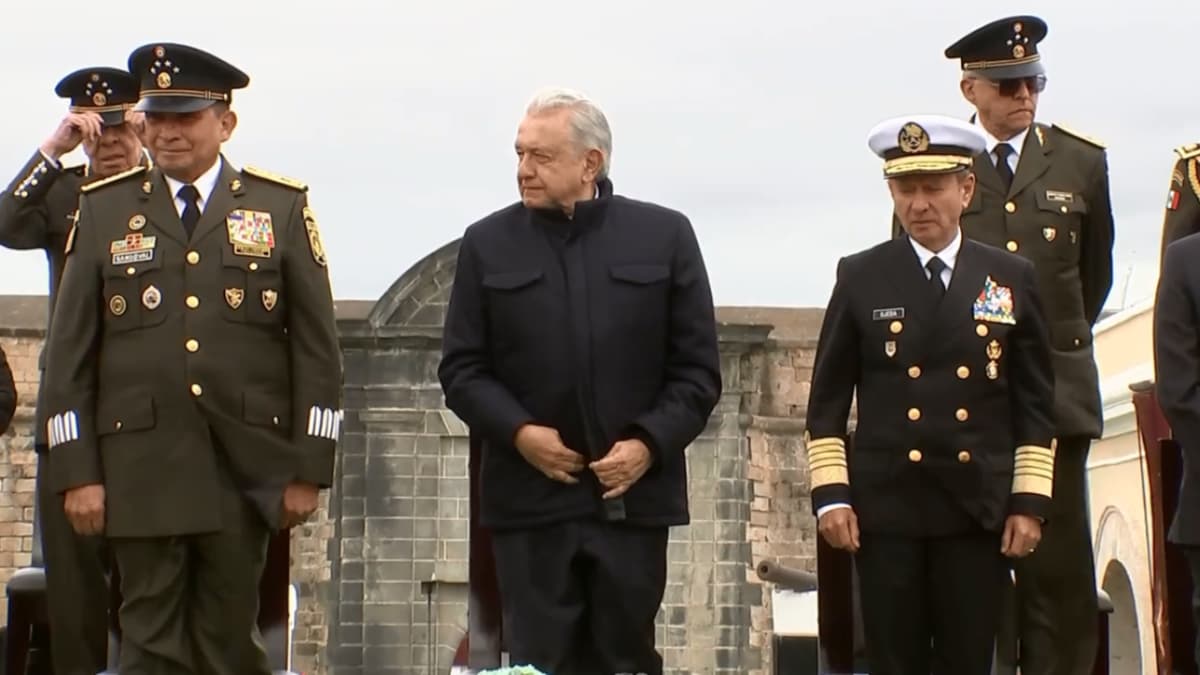 AMLO condecora al general Salvador Cienfuegos, acusado por EEUU de narcotráfico
