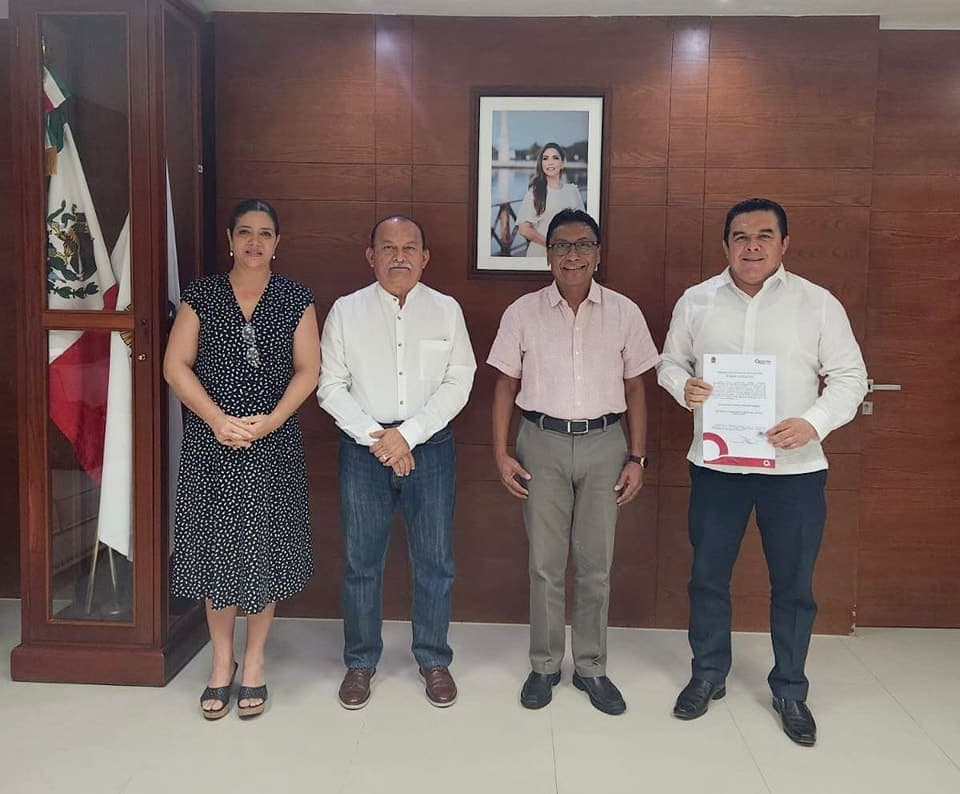 Carlos Gorocica Moreno, titular de la SEQ, da posesión a nuevo Rector de la Universidad Intercultural Maya de Quintana Roo
