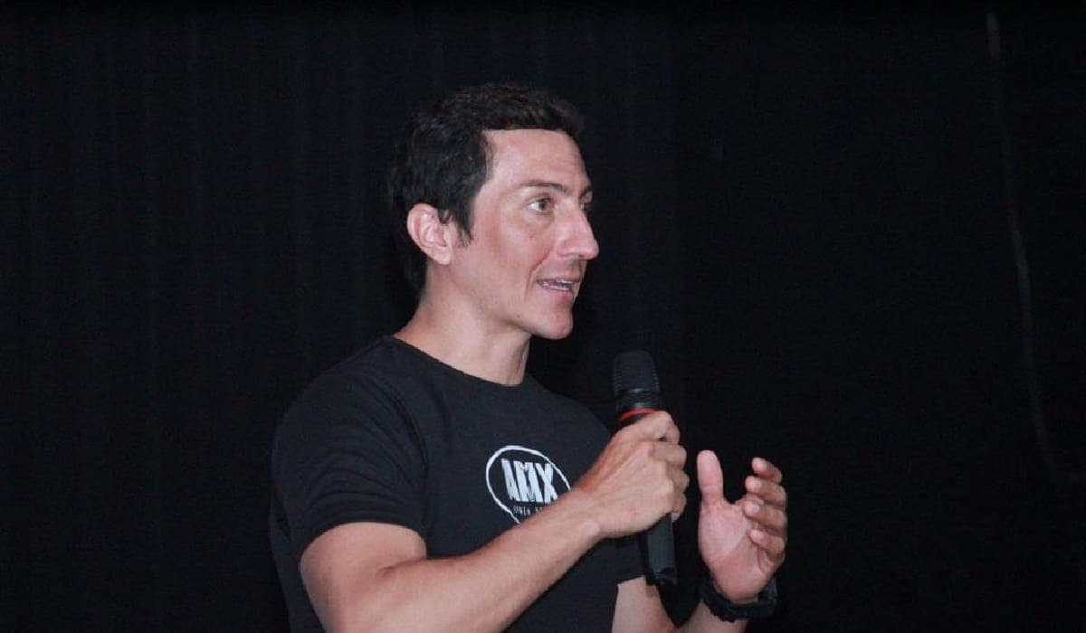 El apneista solidarense Pedro Tapia imparte charla a jóvenes estudiantes del CETMAR