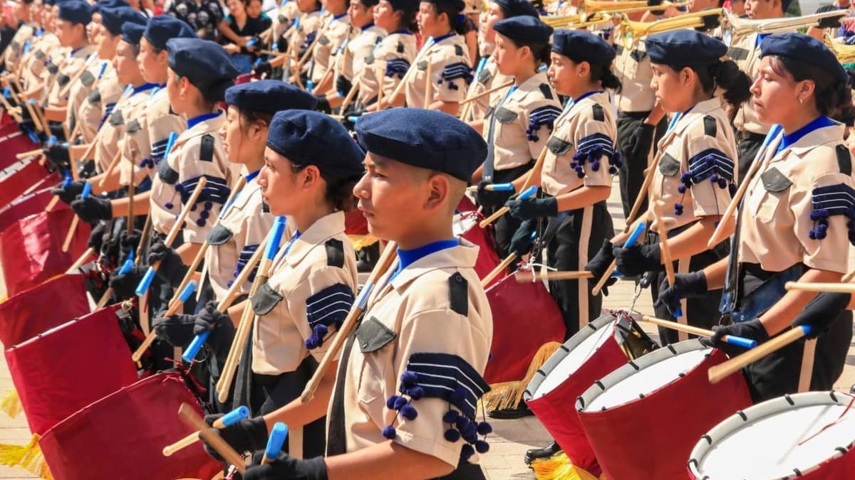 Participativo y vistoso desfile por el CXIII Aniversario de la Revolución Mexicana