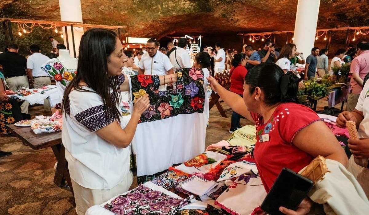 Impulso al comercio local; gobierno de Quintana Roo vincula a artesanos y productores con Grupo Xcaret