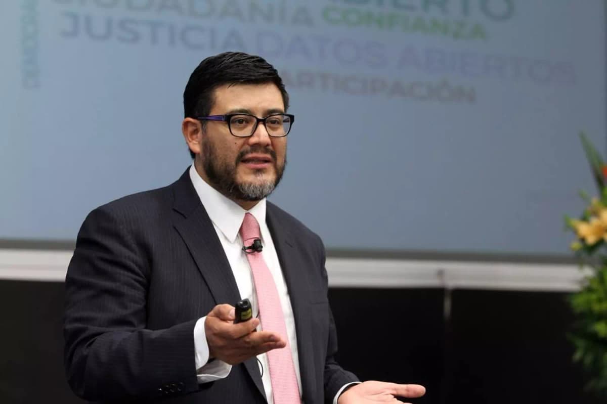 Presidente del Tribunal Electoral se niega a renunciar y "huye" durante receso