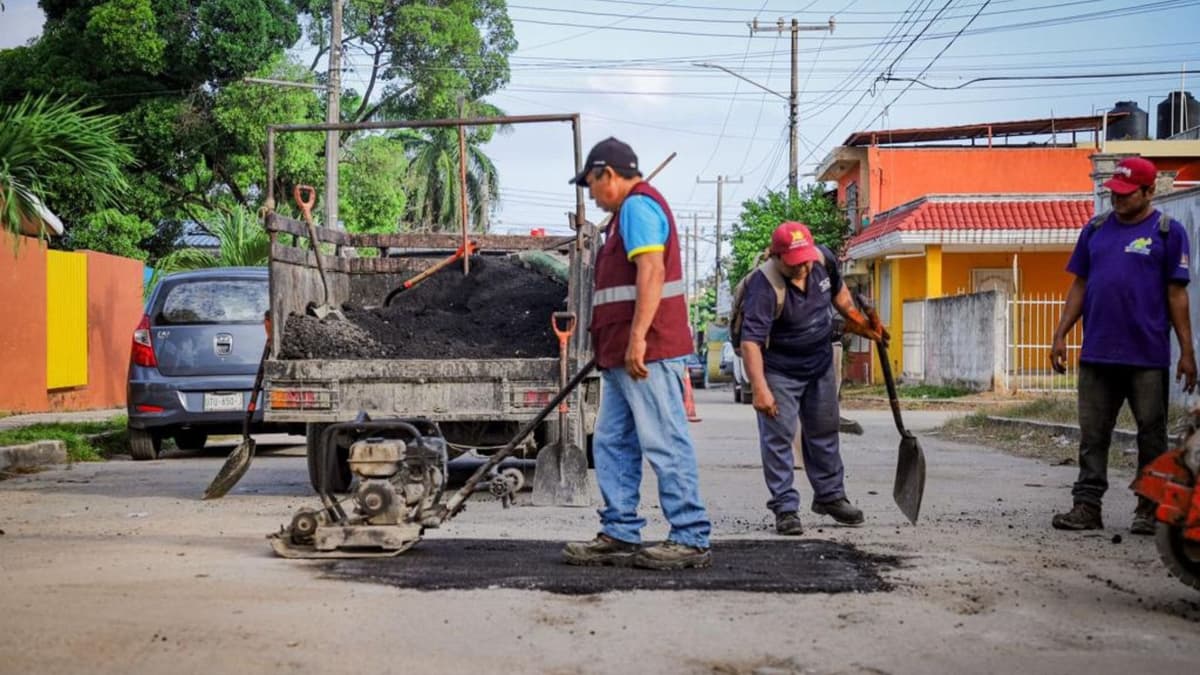 Bacheo e iluminación de la colonia Lagunitas