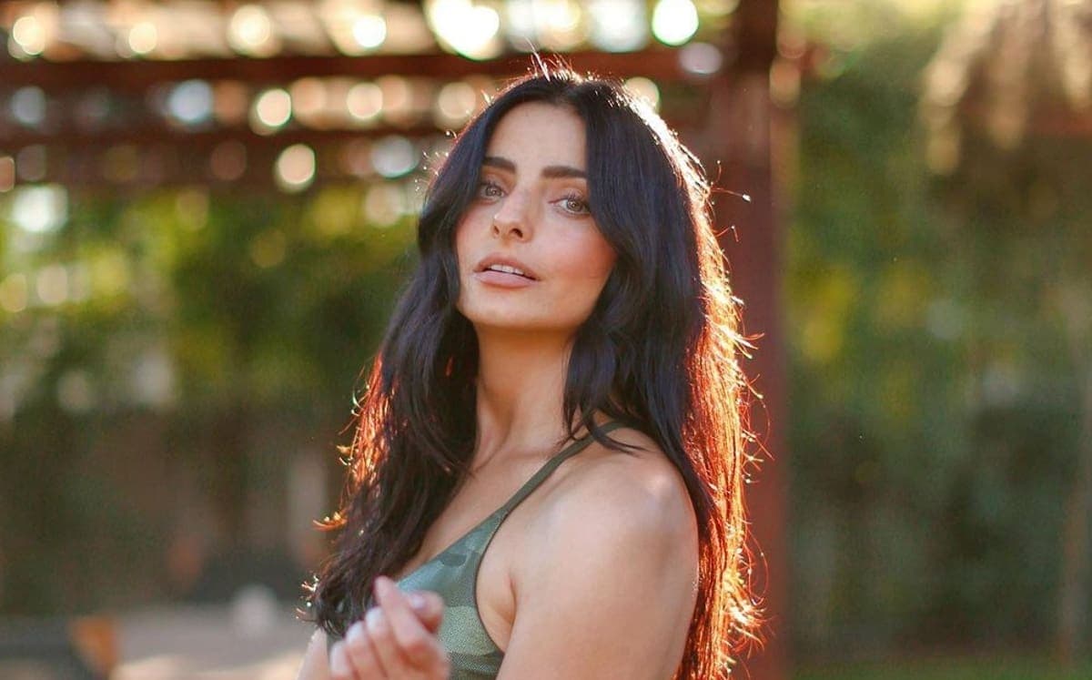 VIDEO: Aislinn Derbez sugiere que las enfermedades se curan con las emociones y la tunden en redes