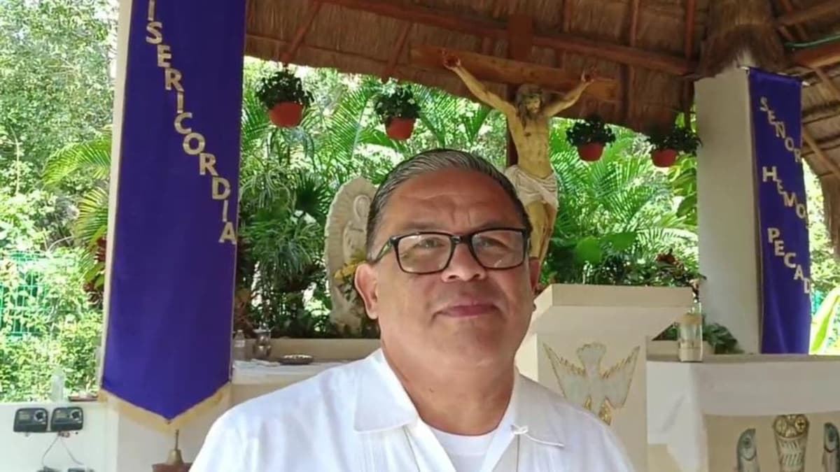 Tras el carnaval, acude gente de Playa del Carmen a las iglesias por el Miércoles de Ceniza