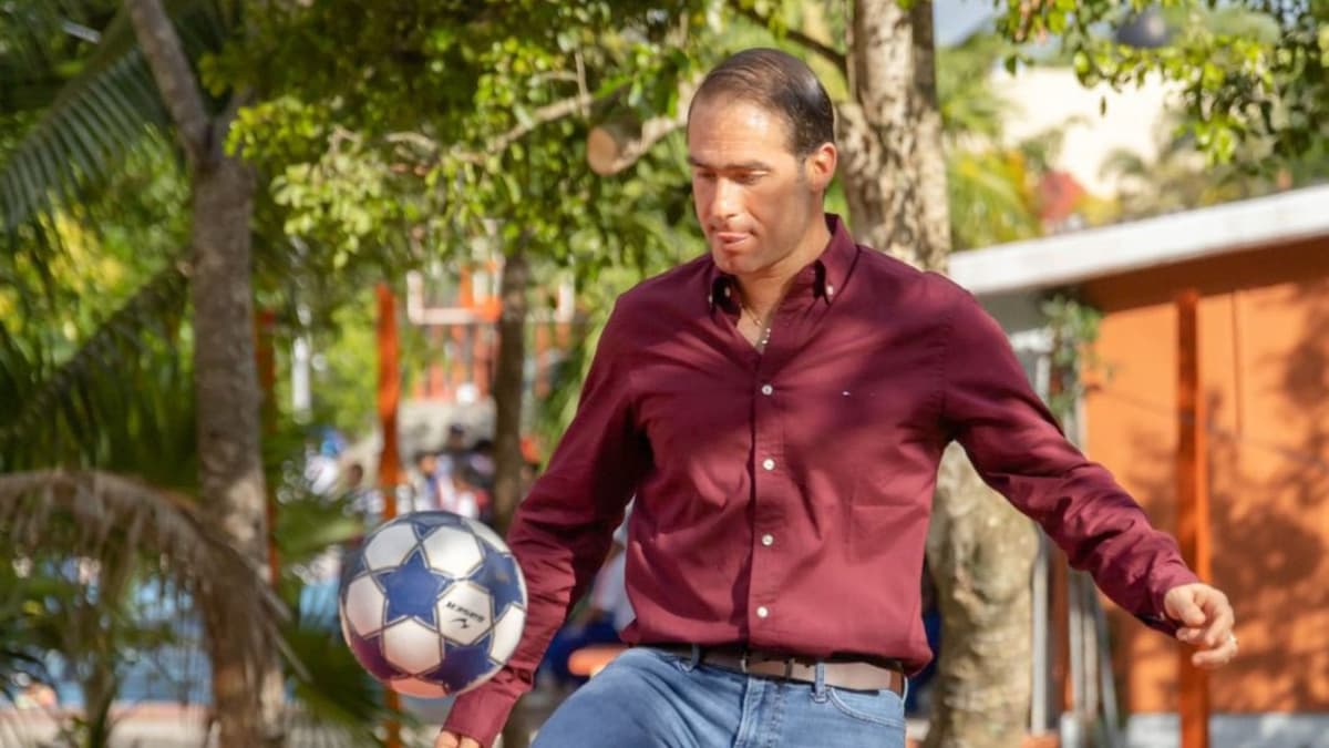 Diego Castañón fomenta el deporte; Tulum tendrá su primera cancha de futbol 7