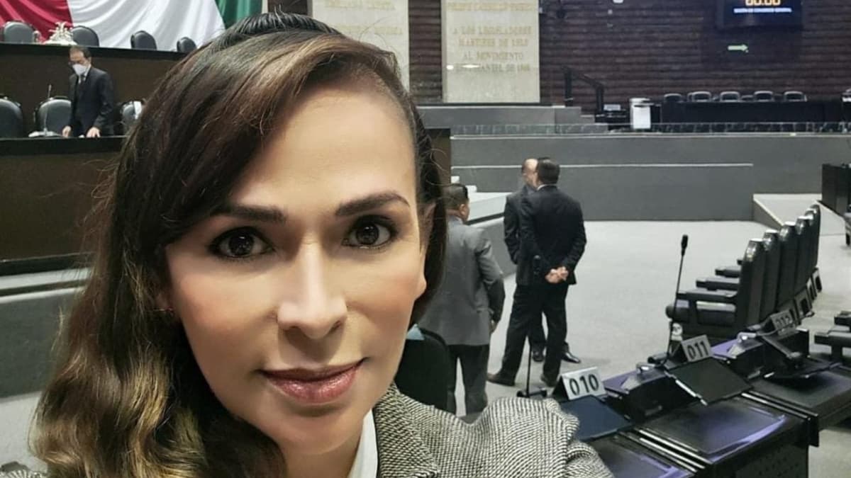Deja Laura Fernández al PRD; será diputada federal sin partido