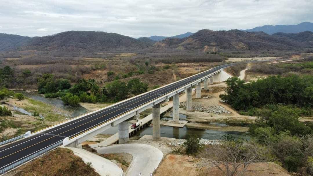 Video: AMLO inaugura la carretera de Oaxaca a Puerto Escondido