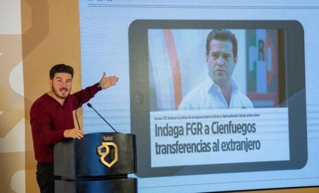 Video: Samuel García se burla del inglés de Xóchitl Gálvez y le dice "rata" a su coordinador de campaña