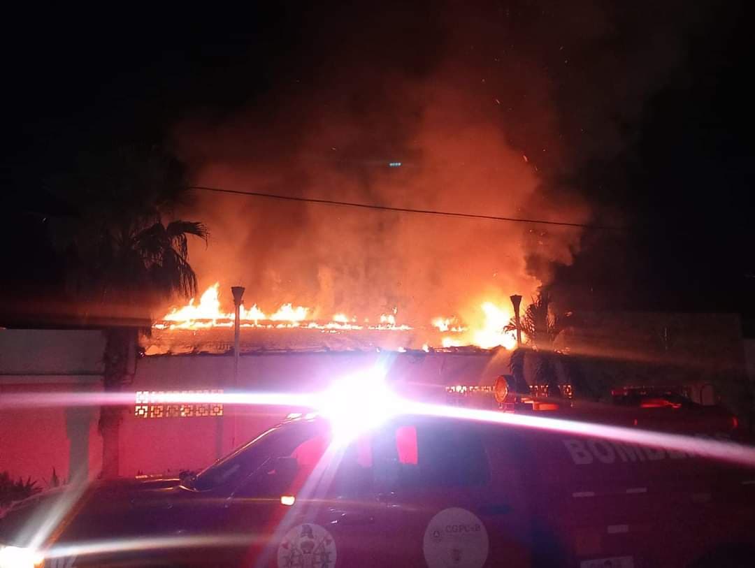 Video: Grupo armado incendia un restaurante en Acapulco