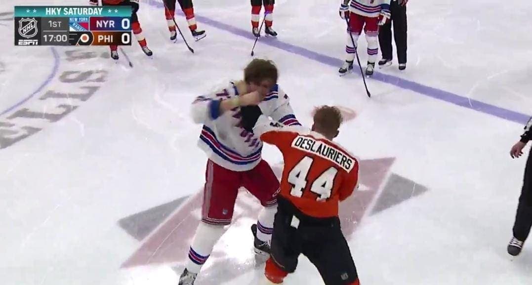 Video: Como si fuera la UFC; jugadores de hockey de la NHL se agarran a golpes