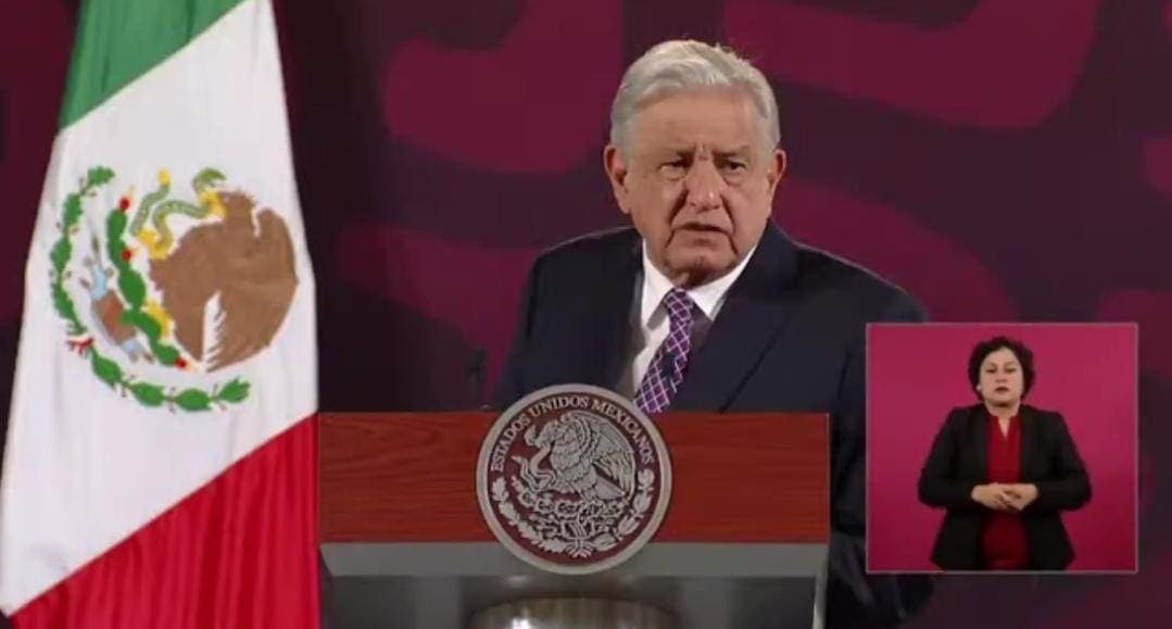 Video: Derribo de puerta, provocación de los que no quieren la verdad sobre Ayotzinapa: AMLO