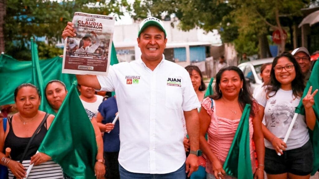 Juan Carrillo a favor de becas para toda la niñez en escuelas públicas