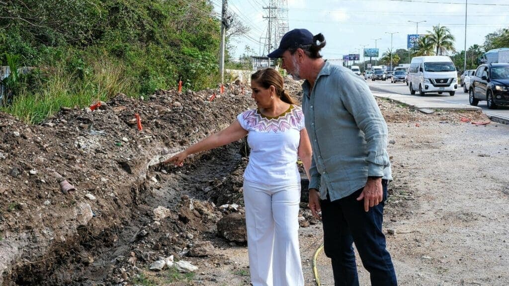 Avanzan trabajos de cableado subterráneo en el bulevar Colosio en laterales de carpeta asfáltica