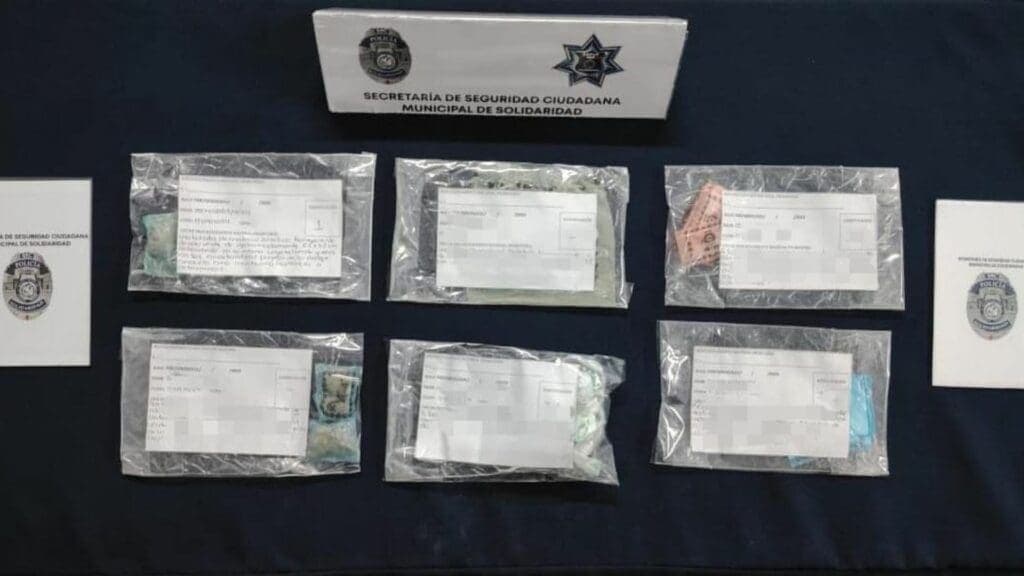 Sujeto es detenido con más de 15 envoltorios de droga en la Quinta Avenida de Playa del Carmen