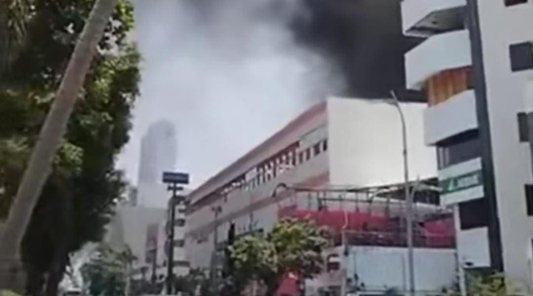 Video: Se registra un incendio en el Centro de Convenciones Copacabana de Acapulco