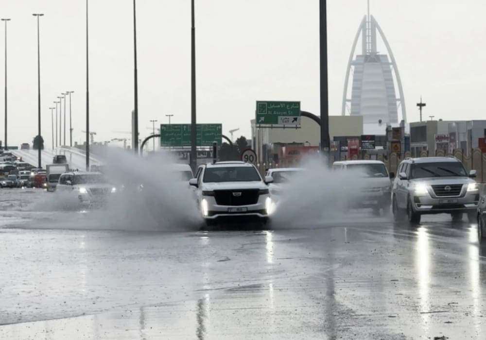 Video: Torrenciales lluvias causan estragos en Dubái y Omán