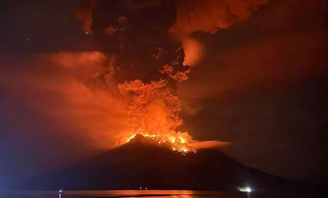 Volcán Ruang hace erupción en Indonesia; evacúan a cientos de personas ante aumento de actividad