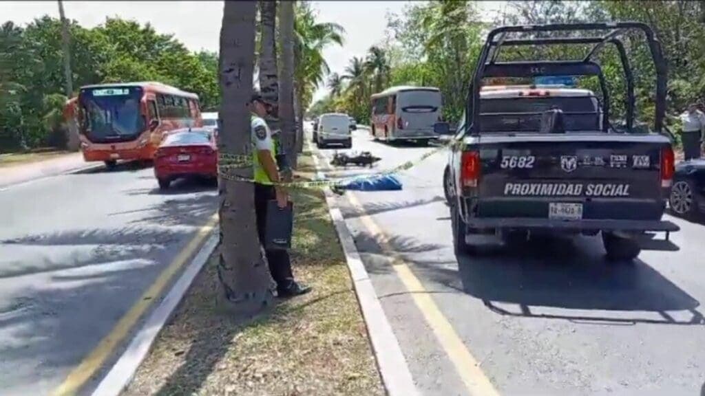 Fallece motociclista tras derrapar en el bulevar Kukulcán en Cancún