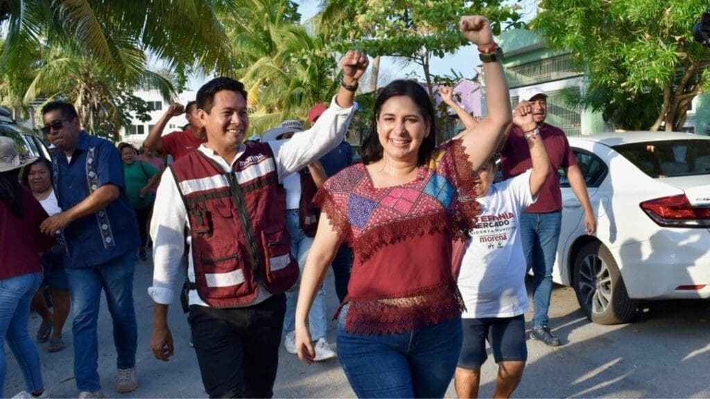 Becas escolares y empleo, compromete Estefanía Mercado a la juventud solidarense