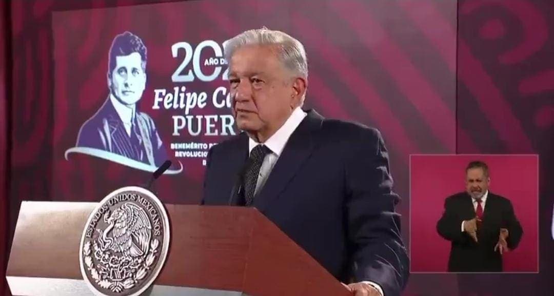 Video: Anuncia AMLO que bandera estará en el Zócalo este domingo en evento de la 'Marea Rosa'