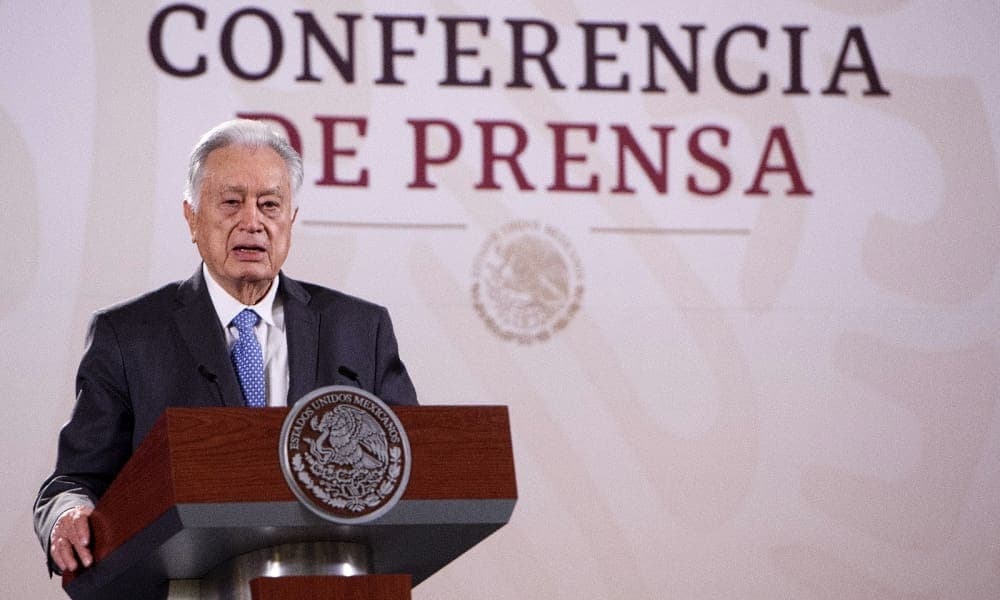 Niega Manuel Bartlett que esté en riesgo el sistema eléctrico nacional