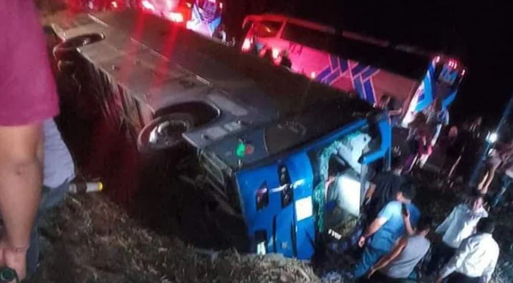 Vuelca autobús que se dirigía al cierre de campaña de Sheinbaum en CDMX; hay 20 heridos originarios de Veracruz