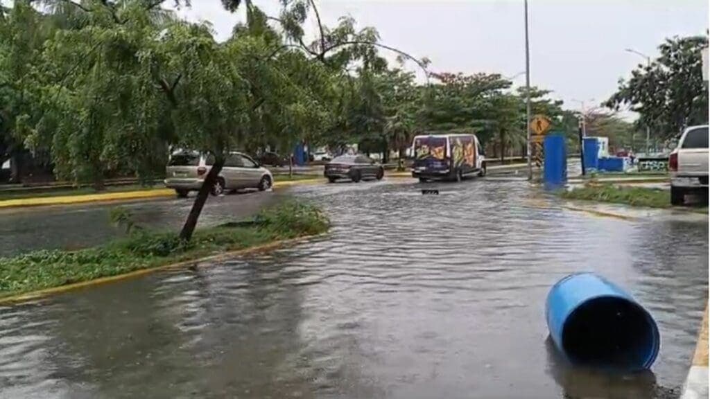 Video: Varias zonas de Playa del Carmen lucen encharcadas a causa de las lluvias de las últimas horas