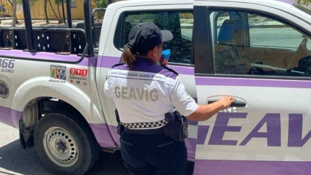 Rescatan a menor de dos años que deambulaba en calles de la 251 de Cancún