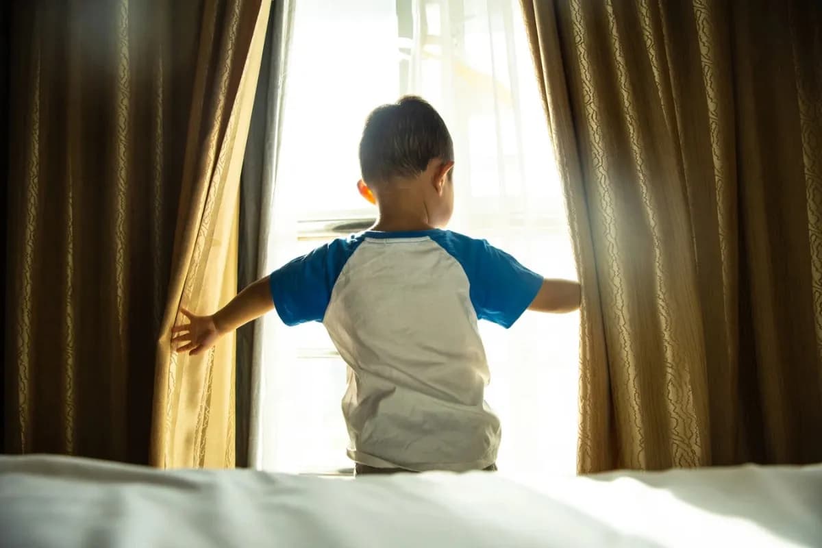 Muere niño de dos años tras caer desde tercer piso mientras jugaba en España