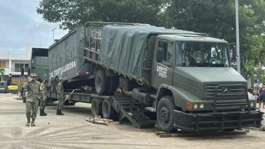 Instala Ejército tortillería y cocina comunitaria en explanada de Tulum
