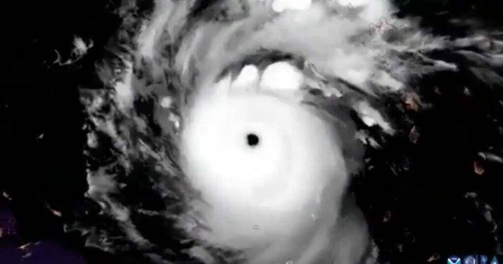 "Beryl" es huracán categoría 5; se ubica a 2 mil km de Cancún, Quintana Roo
