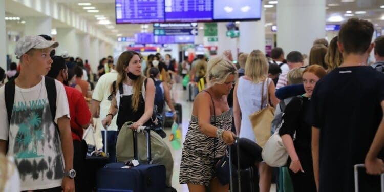 Recibirá Quintana Roo al huracán Beryl con alrededor de 400 mil turistas