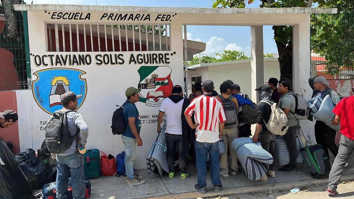 Trabajadores del Tren Maya y el Parque del Jaguar han sido resguardados en refugios en Tulum