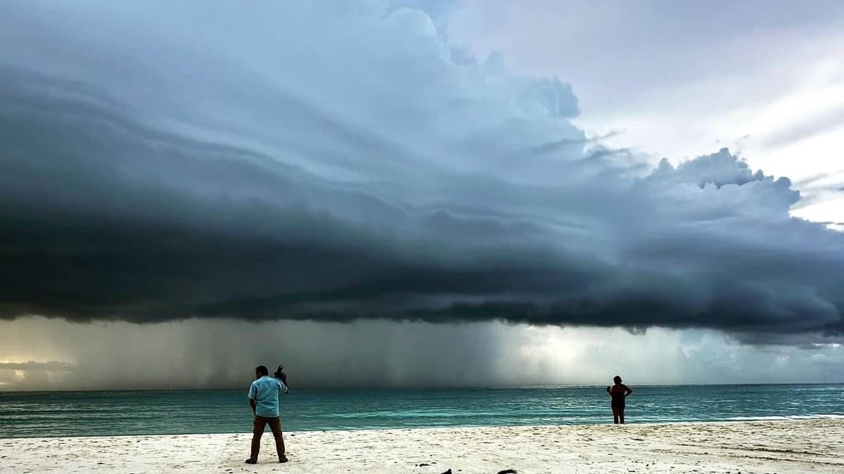 ¡En vivo! Así se ve la llegada del huracán Beryl a Tulum