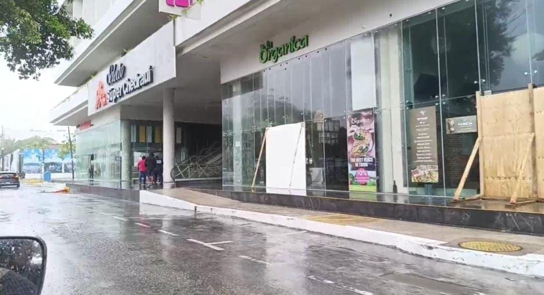 Seguridad de trabajadores fue prioridad para restauranteros de Playa del Carmen ante el paso de "Beryl"