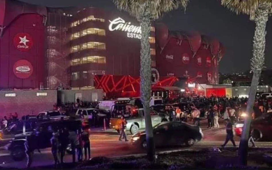 Video: Muere aficionado herido de bala tras riña entre fanáticos de Chivas y Xolos de Tijuana