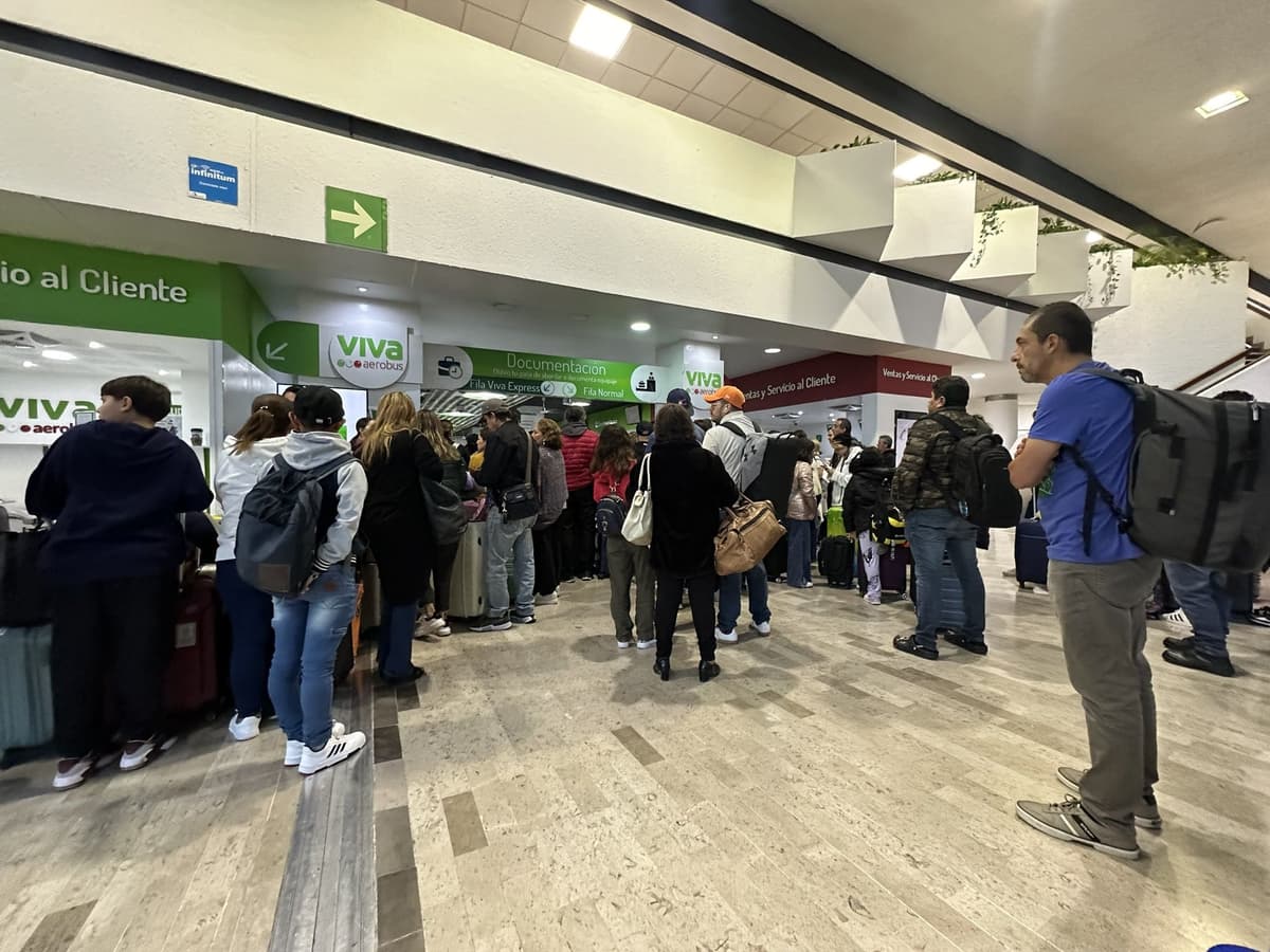 Caos en el Aeropuerto Internacional de la Ciudad de México por falla de Microsoft