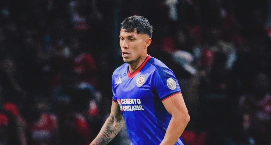 Futbolista Carlos Salcedo rescinde su contrato con Cruz Azul; sigue buscando equipo