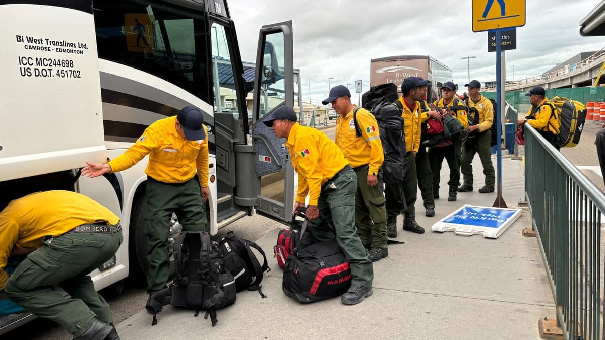 Justin Trudeau agradece a bomberos mexicanos por sumarse al combate de incendios forestales en Canadá
