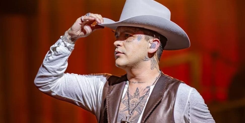 Christian Nodal habría cancelado concierto en Argentina; fans de Cazzu pidieron boicotearlo