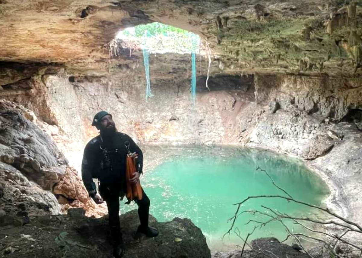 Video: Exploran cenote de Valladolid tras socavón que se tragó enorme ceiba
